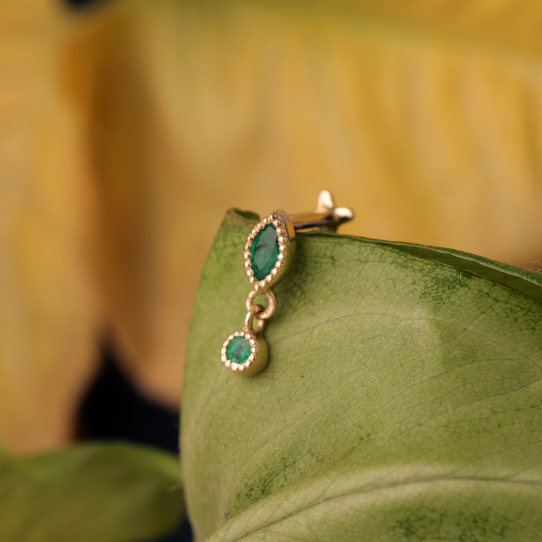 Piercing-flat-goldpiercing-lianne-emeralde-smaragd (7)